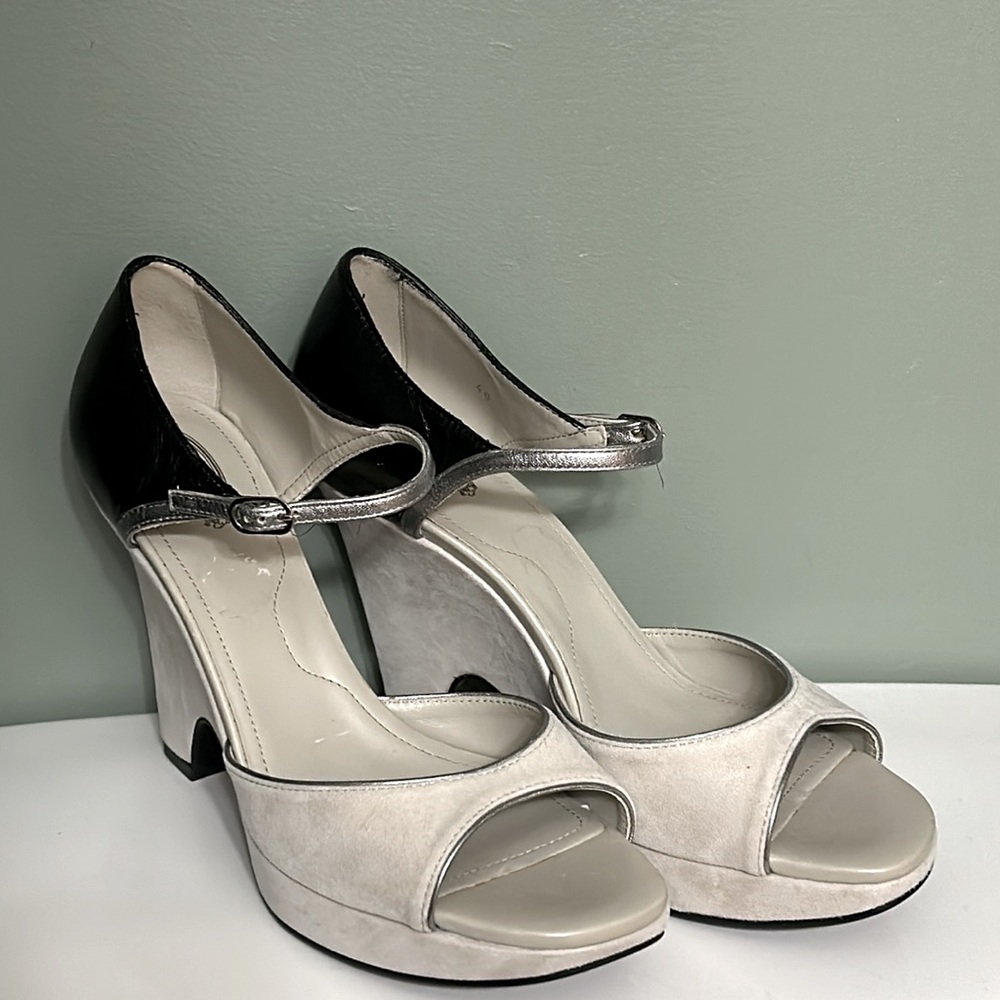 NWOT Tod’s open toe wedges